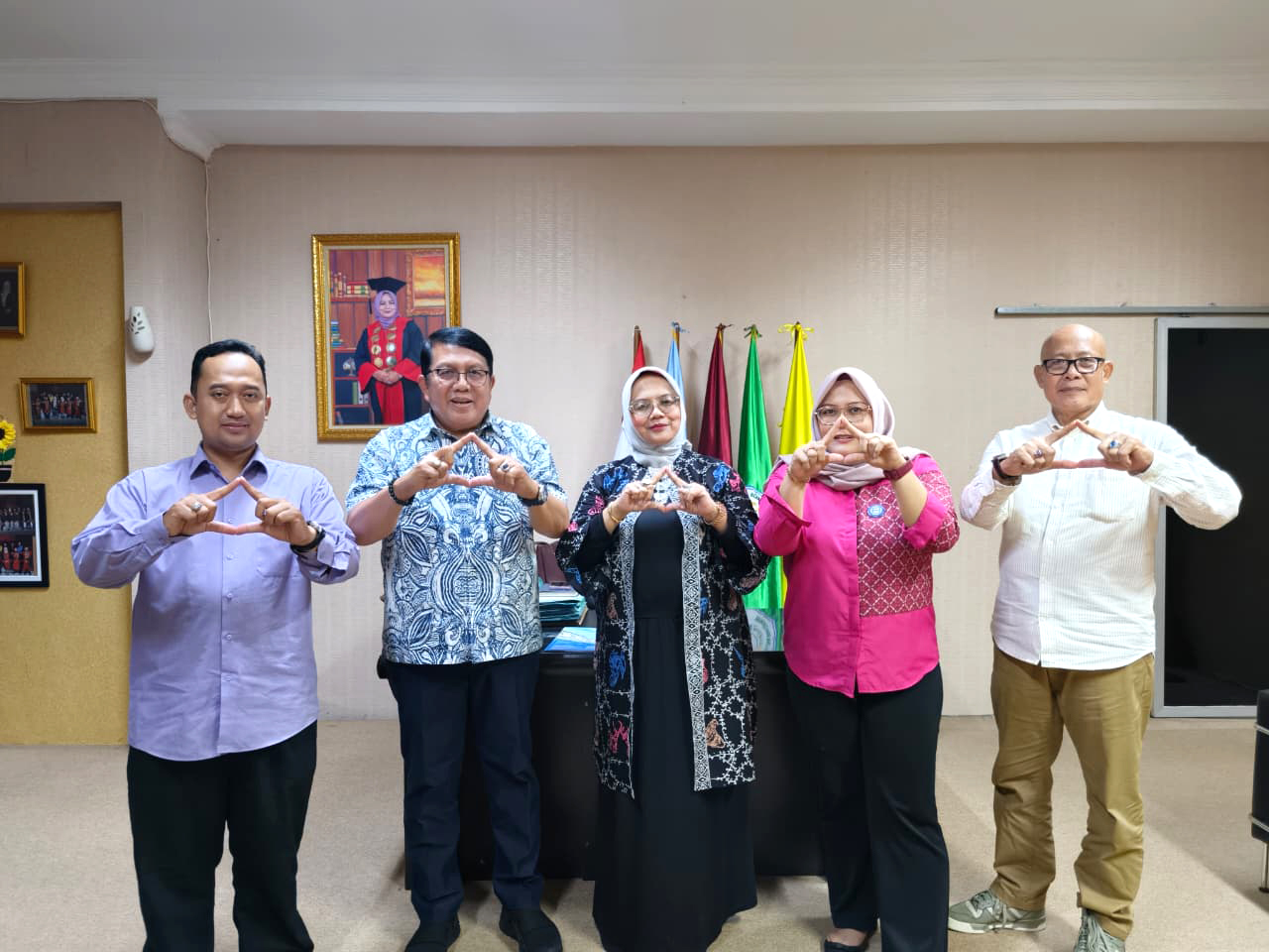 Acara Penandatanganan Kerjasama DPK APINDO Kabupaten Bogor dengan Rektor IAI Nasional Laa Roiba.